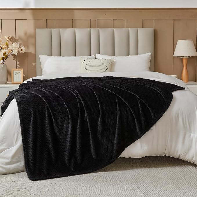NEWCOSPLAY Fleece Leaves Pattern Queen Blanket, Black, 90"x90" | Super Soft Throw Blanket, Lightweight Cozy Bed Sofa Blanket, Premium Silky Flannel Fleece, Travel Blanket for All Season Use