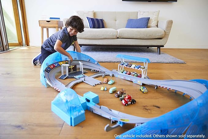 Mattel Disney Pixar Cars Ultimate Florida Speedway Track Set with Lightning McQueen Car and Motorized Booster, 5 Feet Long, Toy Gift for Kids
