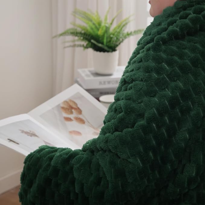 Dark Hunter Green Throw Blanket 50"×60" Fuzzy 3D Jacquard Decorative | Flannel Fleece Super Soft Plush Cozy Blanket for Couch Sofa Chair Lightweight
