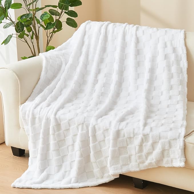 NEWCOSPLAY 3D Checkered Flannel Throw Blanket, White Checkered, 50"x70" | Super Soft Cute Lightweight Decorative Premium Silky Fleece Blanket for Couch Sofa Bed, Gift for Women Men, All Season Use