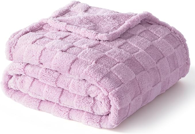 Exclusivo Mezcla 3D Checkered Fleece Throw Blanket for Couch, Light Purple | Super Soft and Cozy Fluffy Throw, Lightweight and Breathable, Cute Fuzzy Blanket for Sofa, Home Decor, All Season, 50"x60"