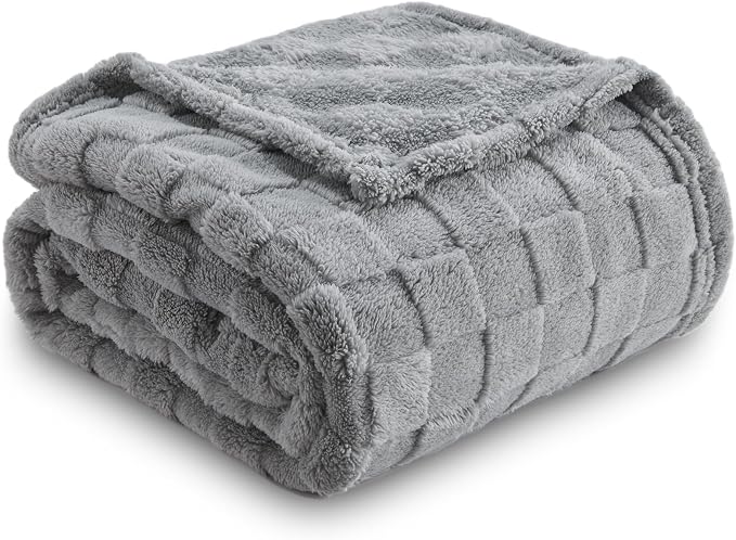 NEWCOSPLAY 3D Checkered Flannel King Blanket, Grey Checkered, 90"x110" | Super Soft Cute Lightweight Decorative Premium Silky Fleece Blanket for Couch Sofa Bed, Gift for Women Men, All Season Use