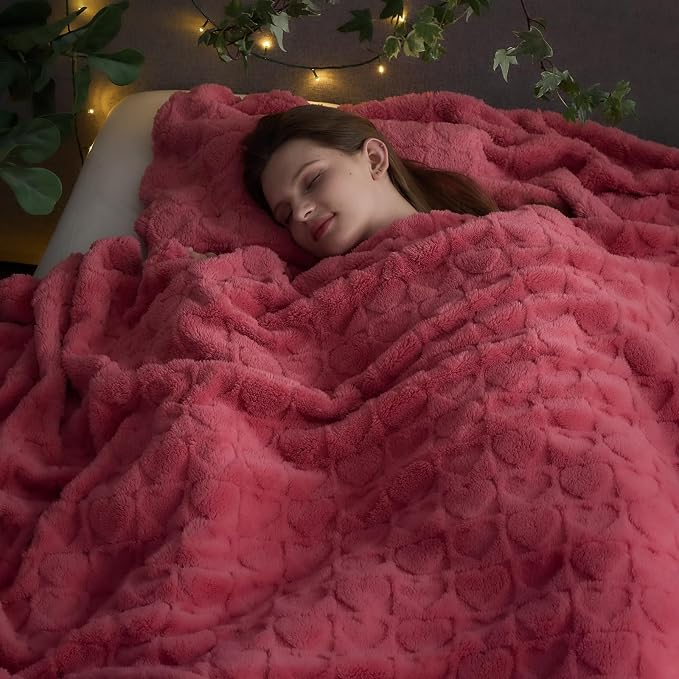 NEWCOSPLAY 3D Heart Checkered Flannel King Blanket, Coral Pink, 90"x110" | Super Soft Cute Lightweight Decorative Premium Silky Fleece Blanket for Couch Sofa Bed, Gift for Women Men, All Season Use