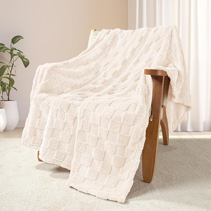 Exclusivo Mezcla 3D Checkered Fleece Throw Blanket for Couch, Ivory | Super Soft and Cozy Fluffy Throw, Lightweight and Breathable, Cute Fuzzy Blanket for Sofa, Home Decor, All Season, 50"x60"