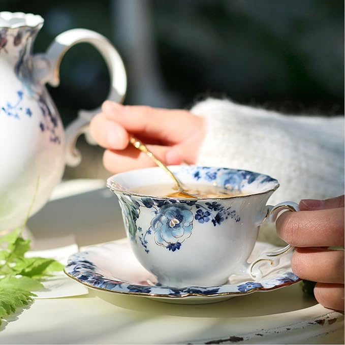 21-Piece Bone China Tea Set for Adults, Blue and White Porcelain Tea Set for 6, Vintage Floral Tea Cup Set With Teapot, Tea Party Sets for Women Gift，Gift Box