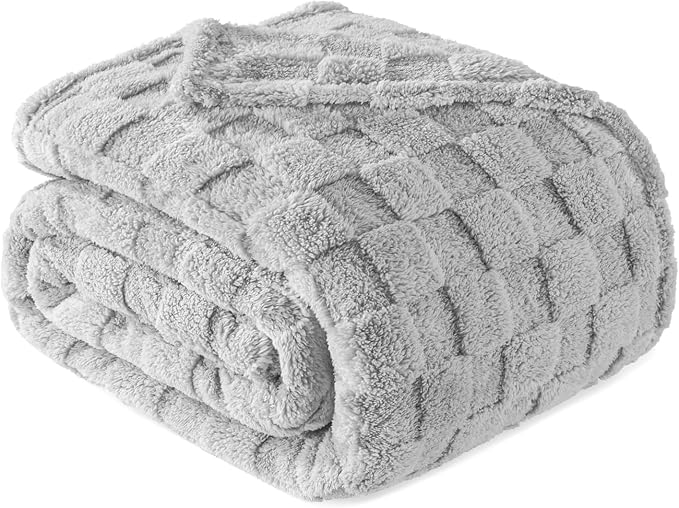Exclusivo Mezcla 3D Checkered Fleece Twin Blanket for Bed, Light Grey | Super Soft and Cozy Fluffy Bed Blanket, Cute Fuzzy Blanket for Teens Back to School, Dorm Essentials, All Season, 60"x80"