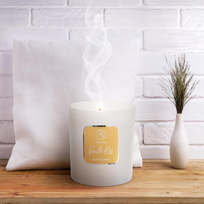 Scented Candle Vanilla Kiss - Aromatherapy Candle - Soywax Candle with Vanilla Extract - Up to 45 Hours Burn Time - Glass Candle Gift - Home Scented Candles - Luxury and Sensual Soy Wax Candle