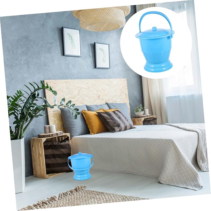 Portable Urinal Pot for Boys Boy Girl Potty Training Toilet Travel Potty Spittoon Lid Handle