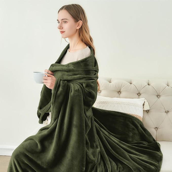 BEDELITE Fleece Blanket Soft Plush Throw for Couch Olive Green 50"x60" | Ultra Soft Fleece, Plush Microfiber, Lightweight Warmth, All Season Comfort, Fade Resistant, Machine Washable, Couch Sofa Bed