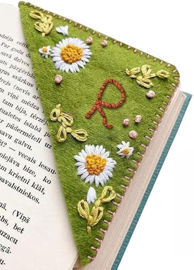 MOTEERLLU Personalized Hand Embroidered Corner Bookmark,Felt Triangle Page Stitched Handmade Bookmark,Unique Cute Flower Letter Embroidery Bookmarks Accessories for Book Lovers(Summer-r)