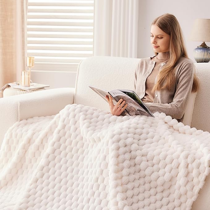 NEWCOSPLAY Super Soft Queen Blanket Ivory Premium Silky Flannel Fleece 3D Clouds Stylish Jacquard Lightweight Bed Blanket All Season Use 350GSM (Ivory, Queen(90"x90"))