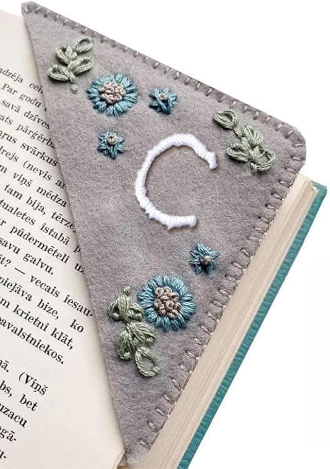 MOTEERLLU Personalized Hand Embroidered Corner Bookmark,Felt Triangle Page Stitched Handmade Bookmark,Unique Cute Flower Letter Embroidery Bookmarks Accessories for Book Lovers(Winter-c)