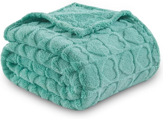 NEWCOSPLAY 3D Heart Checkered Flannel Throw Blanket, Sage Green, 50"x70" | Super Soft Cute Lightweight Decorative Premium Silky Fleece Blanket for Couch Sofa Bed, Gift for Women Men, All Season Use