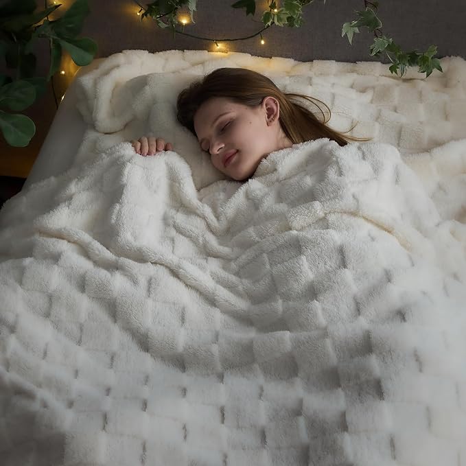 NEWCOSPLAY 3D Checkered Flannel Queen Blanket, Ivory Checkered, 90"x90" | Super Soft Cute Lightweight Decorative Premium Silky Fleece Blanket for Couch Sofa Bed, Gift for Women Men, All Season Use