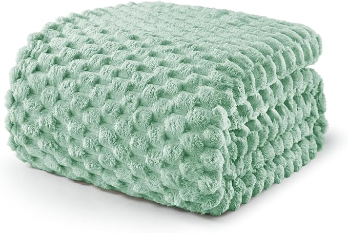 Exclusivo Mezcla 3D Fleece King Size Blanket for Bed, Sage Green | Extra Soft Fuzzy Plush Lightweight Bed Blankets, Cozy Fluffy Decorative Blankets for All Seasons, 90x104 Inches