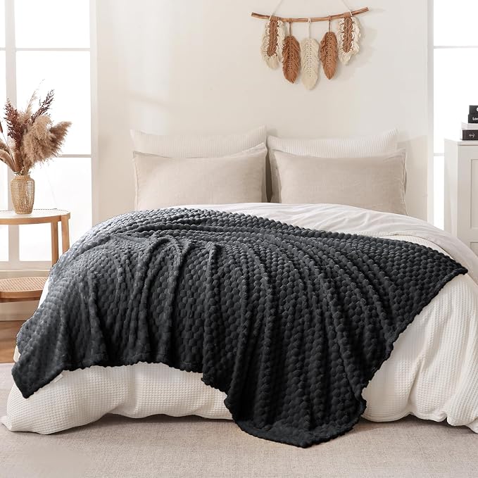 Bnuitland Black Flannel Throw Blanket (50X70 inches), 300 GSM Fleece Cozy Warm Soft Home Decor Lightweight Bed Sofa Blanket for Adults, Suitable for All Seasons.