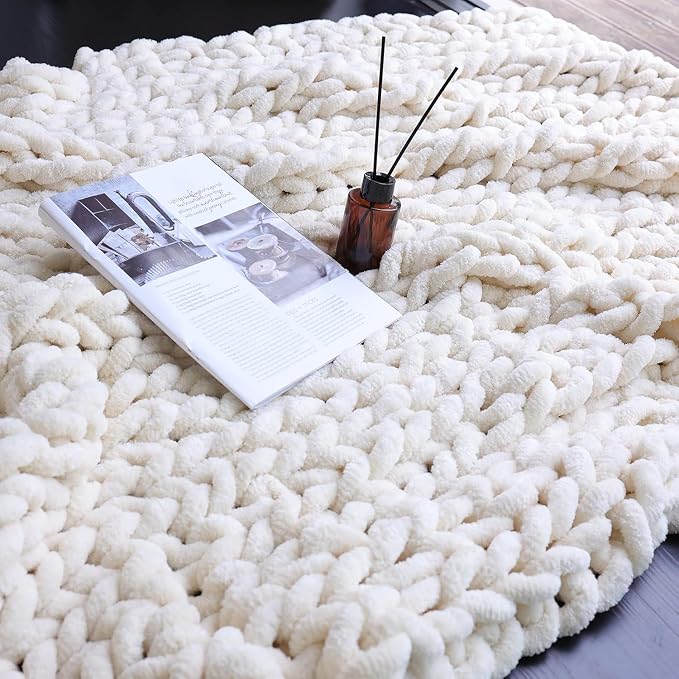 Maetoow Chenille Chunky Knit Blanket Throw （40×50 Inch）, Handmade Warm & Cozy Blanket Couch, Bed, Home Decor, Soft Breathable Fleece Banket, Christmas Thick and Giant Yarn Throws，Cream