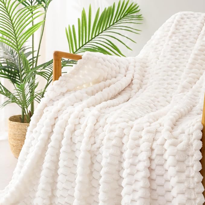 Exclusivo Mezcla 3D Fleece Queen Size Blanket for Bed, Ivory | Extra Soft Fuzzy Plush Lightweight Bed Blankets, Cozy Fluffy Decorative Blankets for All Seasons, 90x90 Inches
