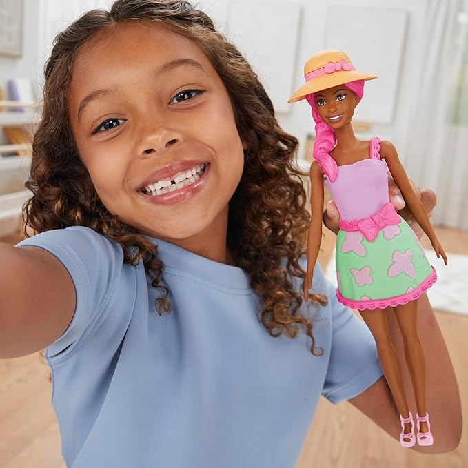 Play-Doh Barbie Garden Party Designer Doll, Make Doll Clothes with Modeling Compound & 10 Fashion Accessories, Arts & Crafts for Girls & Boys 5+ (Amazon Exclusive)