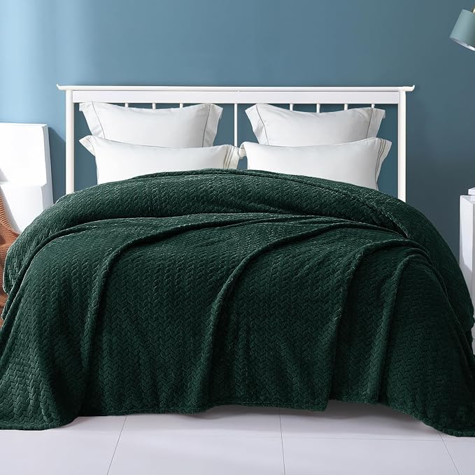 Exclusivo Mezcla Soft Fleece Bed Blanket Queen Size, 90”x90”, Forest Green | Cozy Fluffy Lightweight Blankets for Summer, Decorative Plush Flannel Throws for Living room, Bedroom with Leaves Pattern