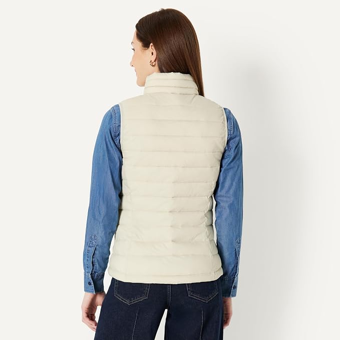 Amazon Essentials Women's Lightweight Water-Resistant Packable Puffer Vest