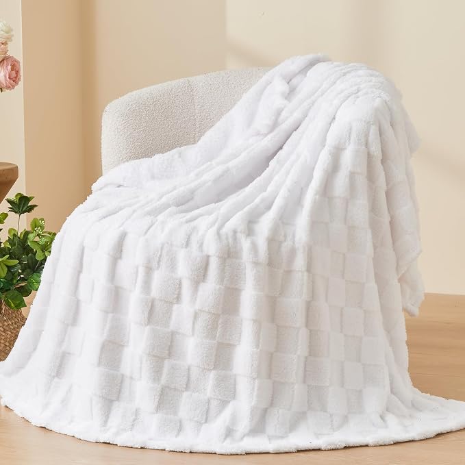 NEWCOSPLAY 3D Checkered Flannel Queen Blanket, White Checkered, 90"x90" | Super Soft Cute Lightweight Decorative Premium Silky Fleece Blanket for Couch Sofa Bed, Gift for Women Men, All Season Use