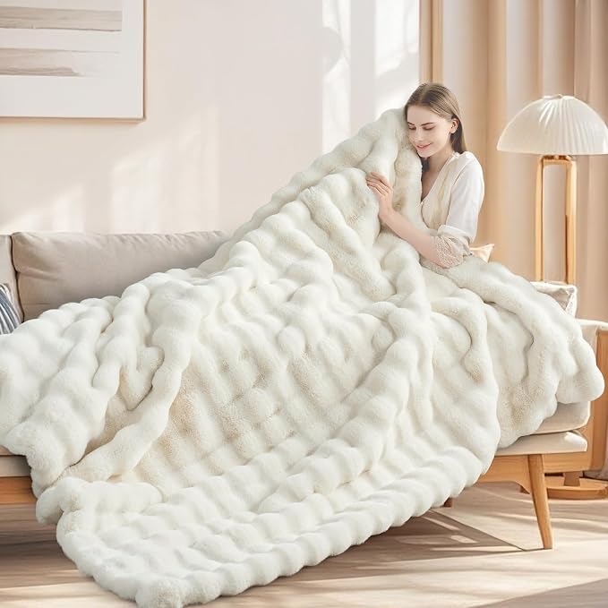 Luxury 1000GSM Faux Rabbit Fur Throw Blanket, Super Heavy Warm Cozy Blankets for Couch Bed Sofa, Bubble Plush Fuzzy Elegant Soft Mink Blanket for Mom Living Room Bedroom, Cream White