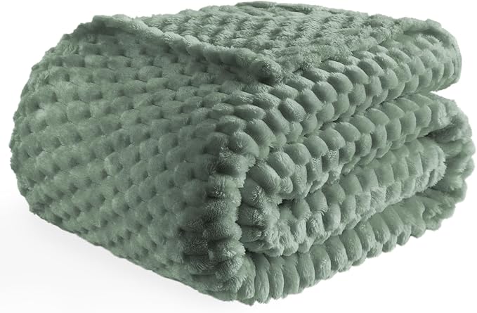 Bnuitland Sage Green Flannel Throw Blanket (50X70 inches), 300 GSM Fleece Cozy Warm Soft Home Decor Lightweight Bed Sofa Blanket for Adults, Suitable for All Seasons.