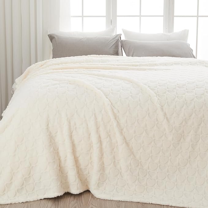 NEWCOSPLAY 3D Heart Checkered Flannel Queen Blanket, Off White, 90"x90" | Super Soft Cute Lightweight Decorative Premium Silky Fleece Blanket for Couch Sofa Bed, Gift for Women Men, All Season Use
