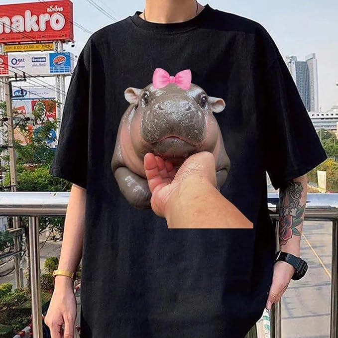 YOUNG GREEN Moo Deng Sweatshirt Moo Deng Bouncy Pig T-Shirt The Cute Baby Hippo Sweatshirt Gift For Moo Deng Lovers