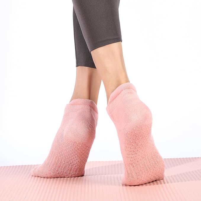 loudashuaiqi Grip Pilates Socks Non Slip Athletic Yoga Socks with Grips for Women Grippy socks for Hospital Workout Barre