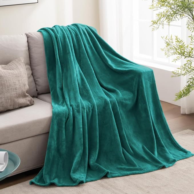 BEDELITE Fleece Blanket Soft Plush Throw for Couch Emerald Green 50"x60" | Ultra Soft Fleece, Plush Microfiber, Lightweight Warmth, All Season Comfort, Fade Resistant, Machine Washable, Couch Sofa Bed