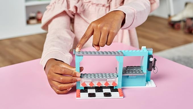 Mega Construx American Girl Maryellen's Seaside Diner Building Set