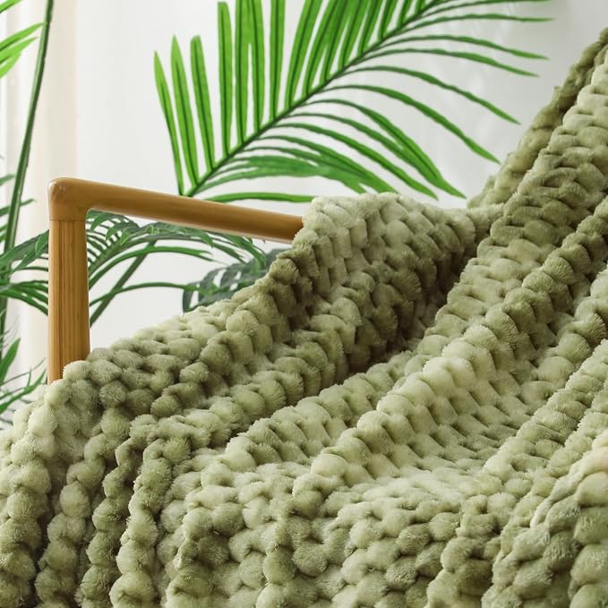 Exclusivo Mezcla 3D Fleece King Size Blanket for Bed, Tie-dye Olive | Extra Soft Fuzzy Plush Lightweight Bed Blankets, Cozy Fluffy Decorative Blankets for All Seasons, 90x104 Inches