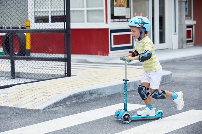 Micro Kickboard Mini Deluxe LED Three-Wheeled Lean-to-Steer Swiss-Designed Micro Scooter
