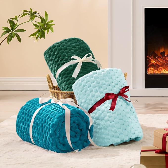 BEDELITE Dark Green Twin Blanket for Couch, Soft Cozy Gift for Women, 60*80 | 3D Jacquard Decorative Fleece Blanket, Super Soft Plush Throws, Cute Birthday Gift for Women & Men, Suitable for All Seasons