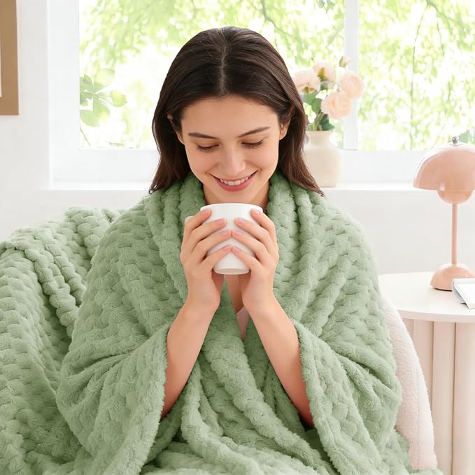 BEDELITE Sage Green Twin Blanket for Couch, Soft Cozy Gift for Women, 60*80 | 3D Jacquard Decorative Fleece Blanket, Super Soft Plush Throws, Cute Birthday Gift for Women & Men, Suitable for All Seasons