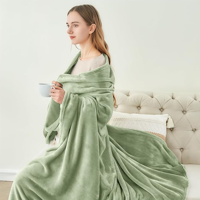 BEDELITE Fleece Blanket Soft Plush Twin Size Blanket Sage Green 60"x80" | Ultra Soft Fleece, Plush Microfiber, Lightweight Warmth, All Season Comfort, Fade Resistant, Machine Washable, Couch Sofa Bed