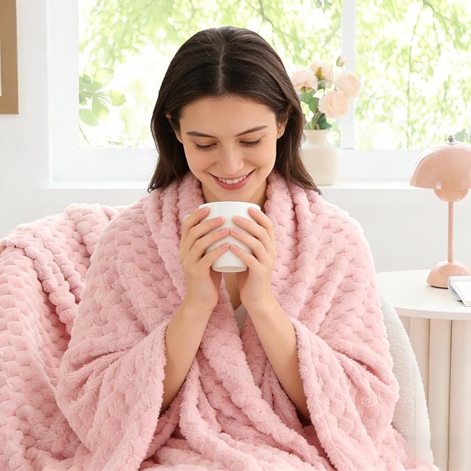 BEDELITE Pink Large Throw Blanket for Couch, Cozy Gifts for Women, 50 * 70 | 3D Jacquard Decorative Fleece Blanket, Super Soft Plush Throws, Cute Birthday Gift for Women & Men, Suitable for All Seasons