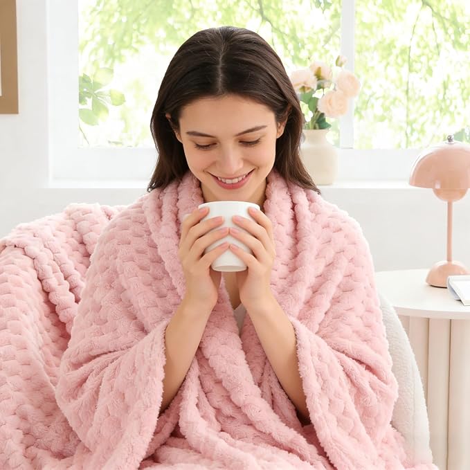 BEDELITE Pink Throw Blanket for Couch, Soft Cozy Gifts for Women, 50 * 60 | 3D Jacquard Decorative Fleece Blanket, Super Soft Plush Throws, Cute Birthday Gift for Women & Men, Suitable for All Seasons