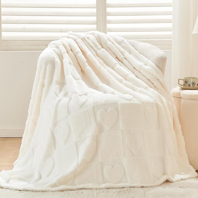NEWCOSPLAY 3D Heart Checkered Flannel Throw Blanket, Ivory Love, 50"x70" | Super Soft Cute Lightweight Decorative Premium Silky Fleece Blanket for Couch Sofa Bed, Gift for Women Men, All Season Use