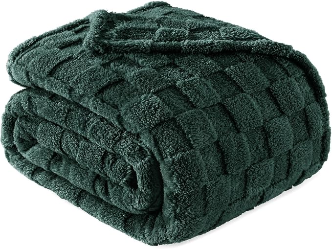Exclusivo Mezcla 3D Checkered Fleece King Blanket for Bed, Green | Super Soft and Cozy Fluffy Blanket, Lightweigh and Breathable Blanket for Living Room, Bedroom, Decor, All Season, 104"x90"
