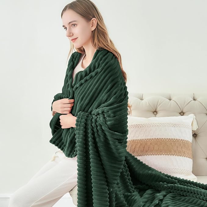BEDELITE 3D Ribbed Emerald Green Fleece Throw Blanket for Couch, 50x60 Inch | Soft Warm Decorative Fluffy Blanket, Cozy Plush Lightweight Fuzzy Throw Blanket for Bed Sofa Home Room Decor, Gift for Women