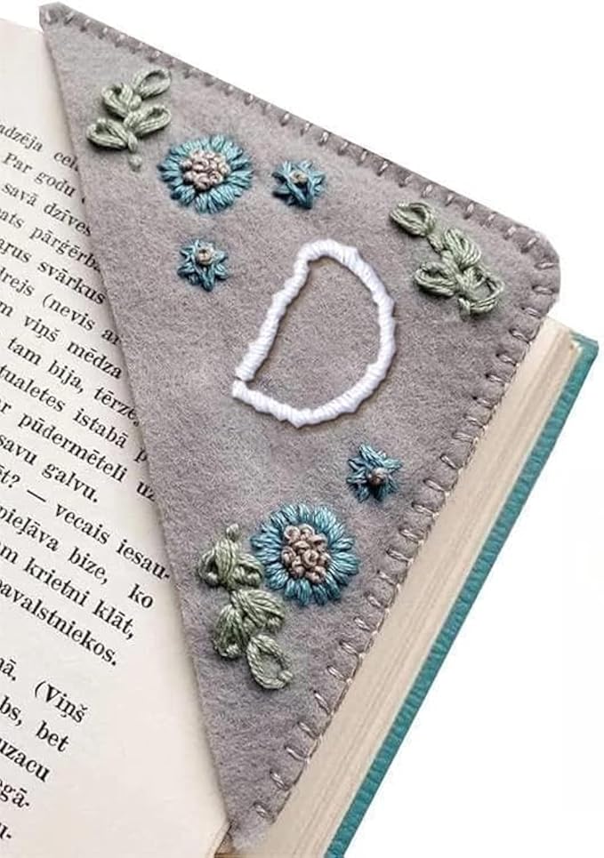 MOTEERLLU Personalized Hand Embroidered Corner Bookmark,Felt Triangle Page Stitched Handmade Bookmark,Unique Cute Flower Letter Embroidery Bookmarks Accessories for Book Lovers(Winter-d)