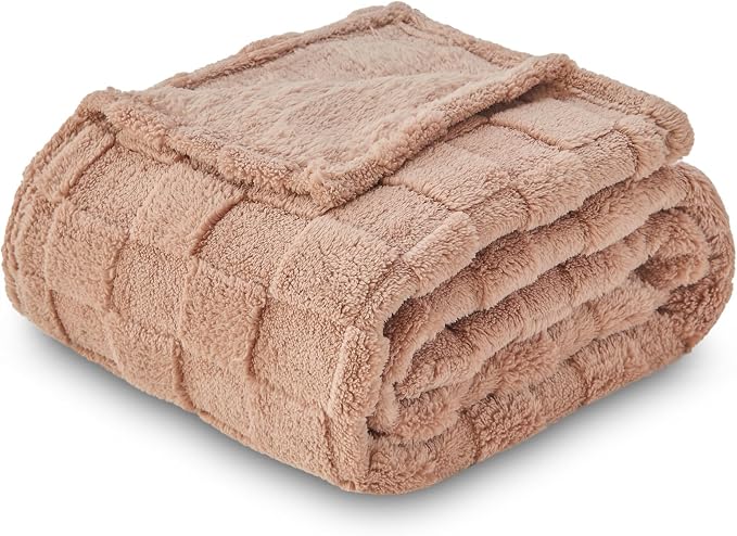 NEWCOSPLAY 3D Checkered Flannel King Blanket, Taupe Checkered, 90"x110" | Super Soft Cute Lightweight Decorative Premium Silky Fleece Blanket for Couch Sofa Bed, Gift for Women Men, All Season Use