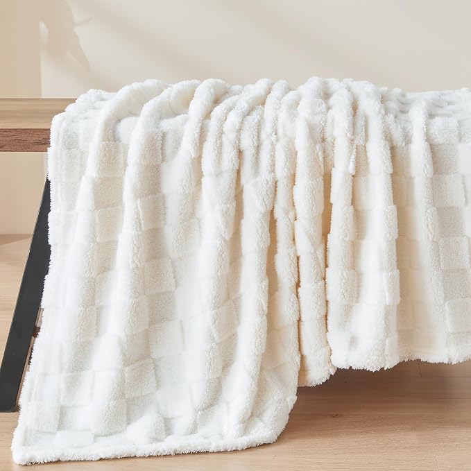 NEWCOSPLAY 3D Checkered Flannel Throw Blanket, Ivory Checkered, 50"x70" | Super Soft Cute Lightweight Decorative Premium Silky Fleece Blanket for Couch Sofa Bed, Gift for Women Men, All Season Use