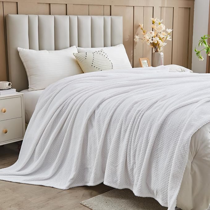 NEWCOSPLAY Fleece Leaves Pattern Queen Blanket, White, 90"x90" | Super Soft Throw Blanket, Lightweight Cozy Bed Sofa Blanket, Premium Silky Flannel Fleece, Travel Blanket for All Season Use