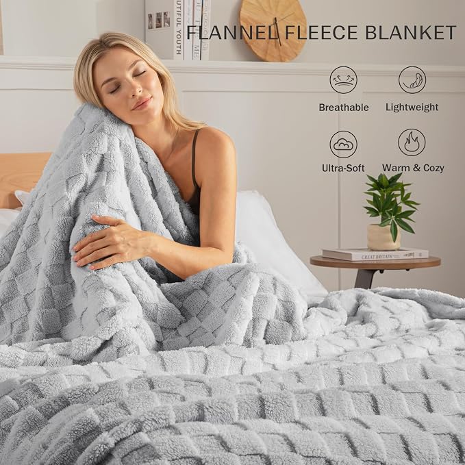 Exclusivo Mezcla 3D Checkered Fleece King Blanket for Bed, Light Grey | Super Soft and Cozy Fluffy Blanket, Lightweigh and Breathable Blanket for Living Room, Bedroom, Decor, All Season, 104"x90"
