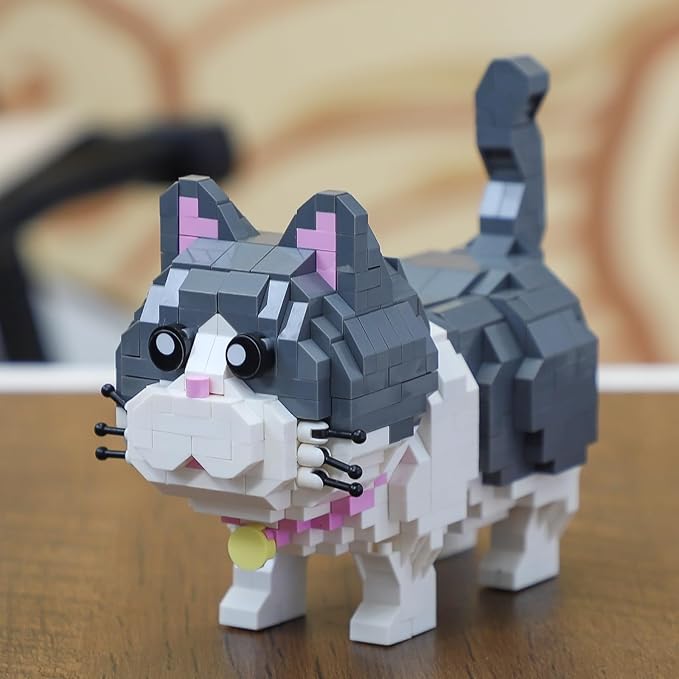 Cute Animal Micro Mini Building Blocks Kit, Blue Cat Mini Bricks Building Toys for Adults Boys and Girls, Party Favors for Kids 12+ 14+, Christmas Birthday Gift, Carnival Prizes (673 PCS)