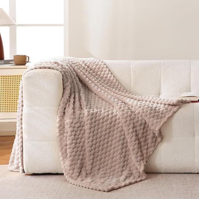 Bnuitland Light Brown Flannel Throw Blanket (50X70 inches), 300 GSM Fleece Cozy Warm Soft Home Decor Lightweight Bed Sofa Blanket for Adults, Suitable for All Seasons.